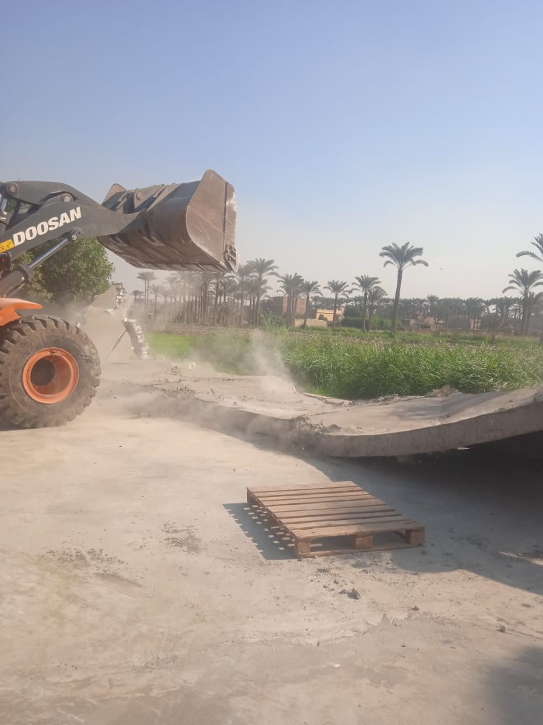محافظة الجيزة تزيل 26 حالة بناء وتعدي  علي الأراضي الزراعية (3)