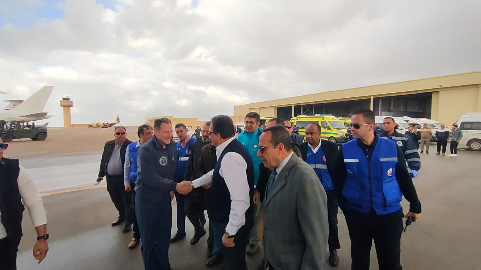 وصول وزير الصحة مطار العريش