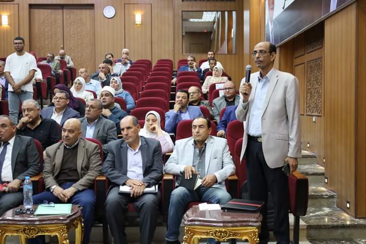 حافظ جنوب سيناء أثناء يناقش استعدادات المحافظة لمجابهة السيول ويتابع موقف الخطة الاستثمارية (2)