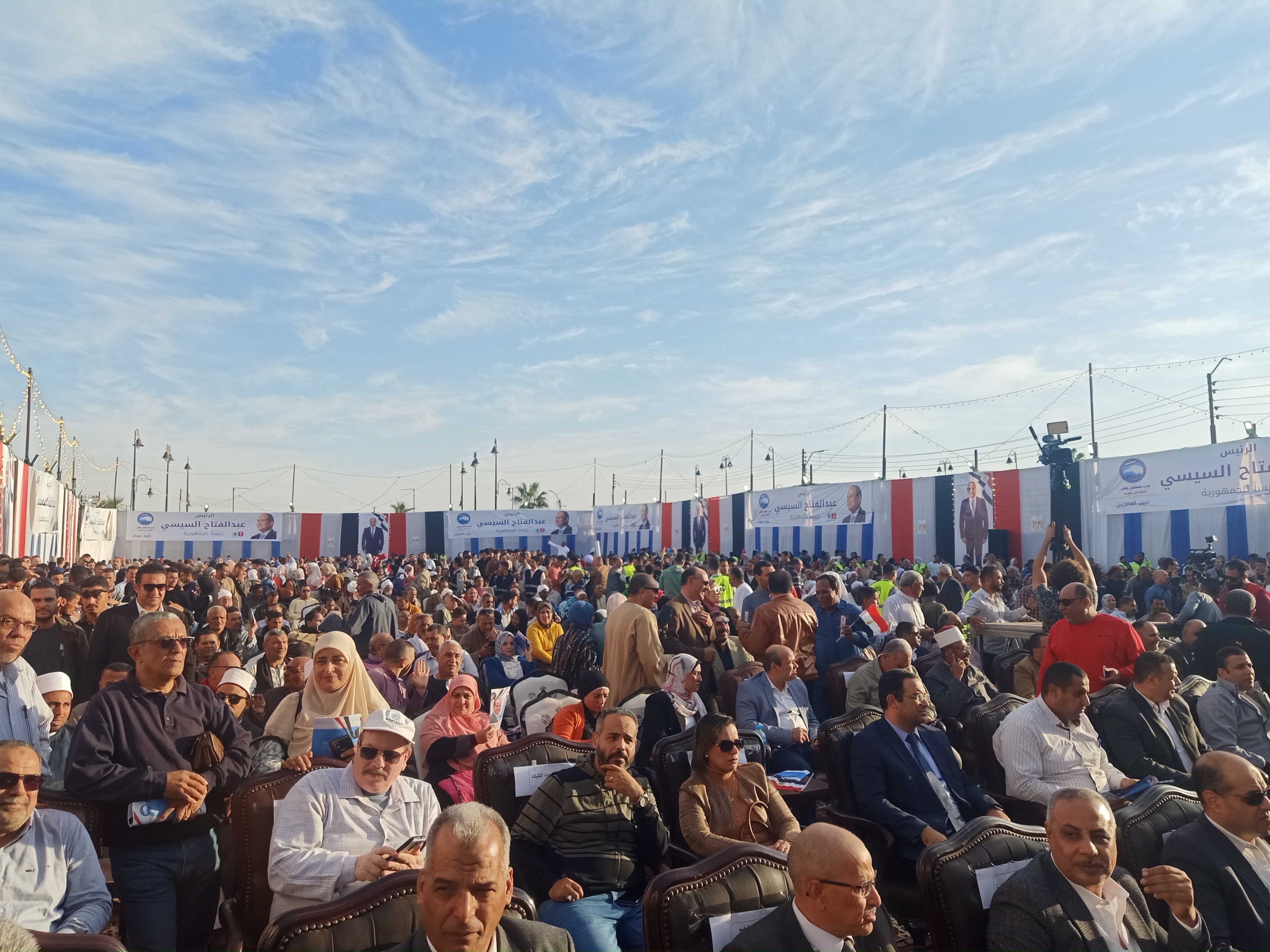 حضور الآلاف من أهالى المحافظة