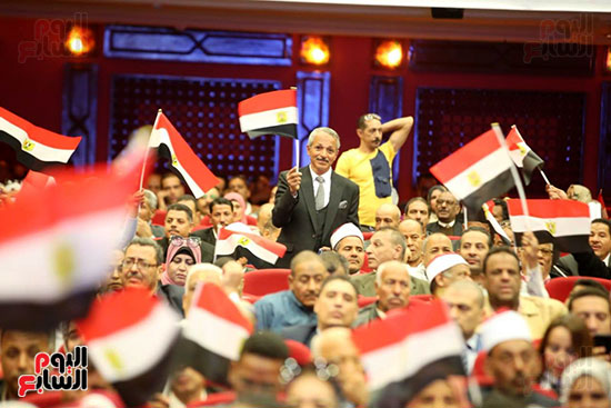 أعلام مصر تزين مؤتمر نقابة الخدمات الإدارية