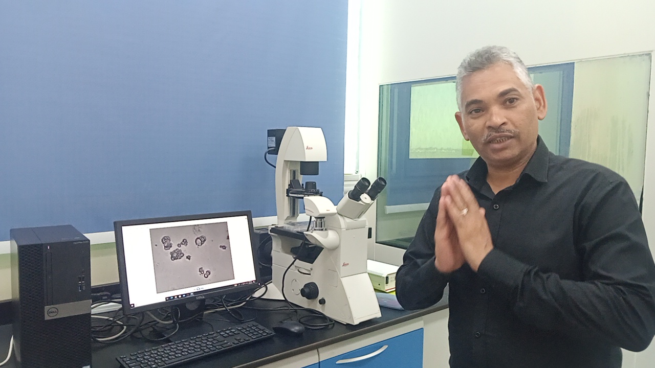 الدكتور نعمانى عبد الحميد  الأستاذ المساعد بقسم طب النانو بمعهد علوم وتكنولوجيا النانو