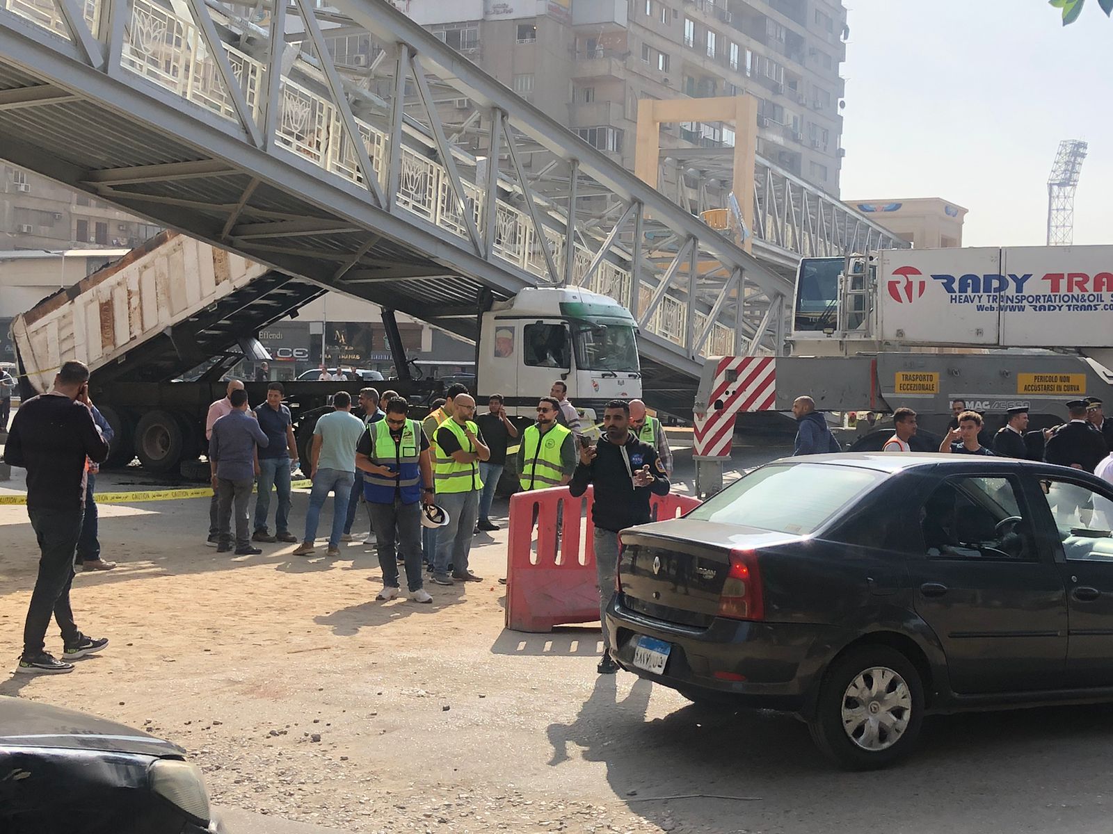 محيط حادث كوبري مشاة شارع أحمد عرابي