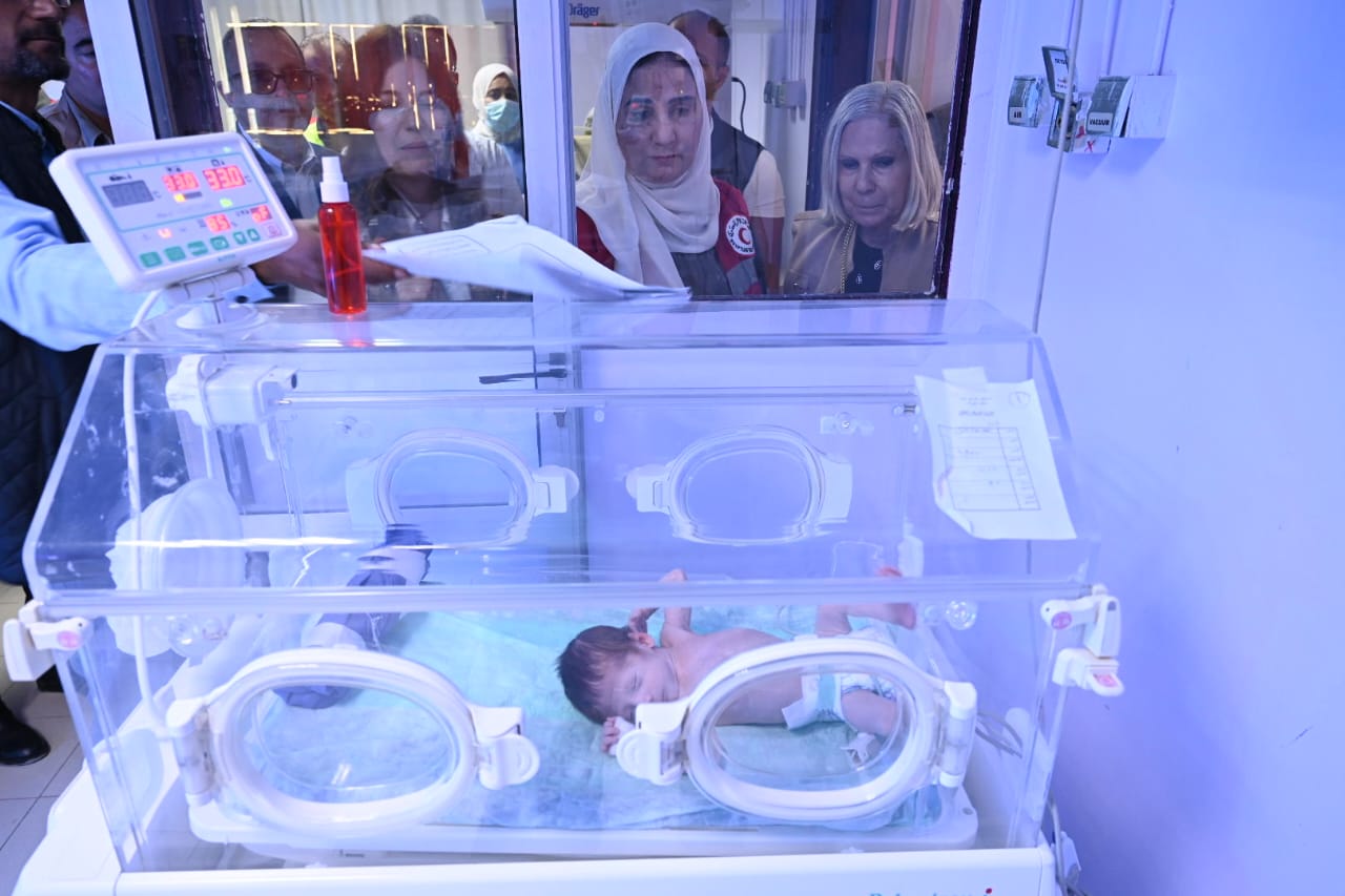 وزيرة التضامن تتابع علاج أطفال غزة فى الحضانات