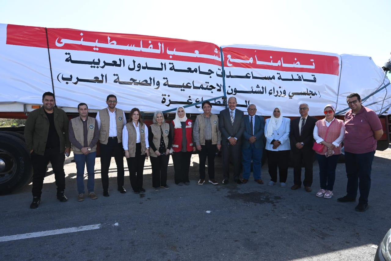 وزيرة التضامن مع قافلة الهلال الأحمر المصرى