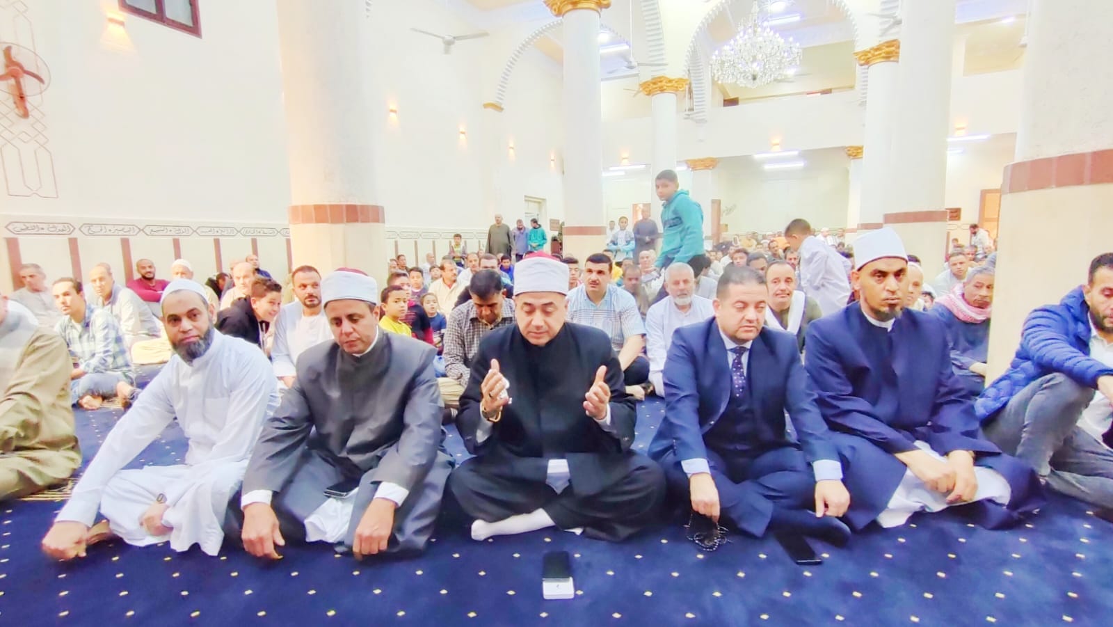 المشاركون بافتتاح المسجد