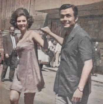 ميرفت أمين مع صلاح ذو الفقار في شوارع القاهرة أثناء تصوير فيلم دعوة للحياة عام 1972
