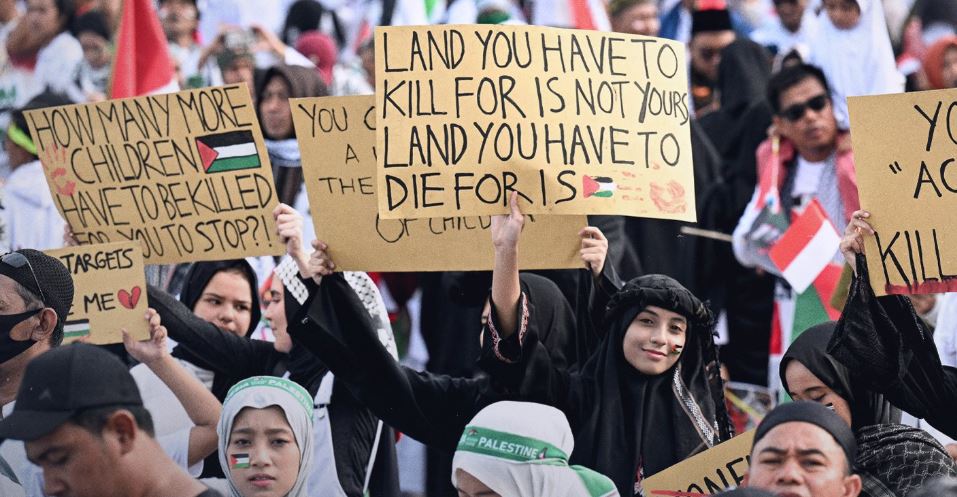 مظاهرات فى إندونيسيا تضامنا مع فلسطين