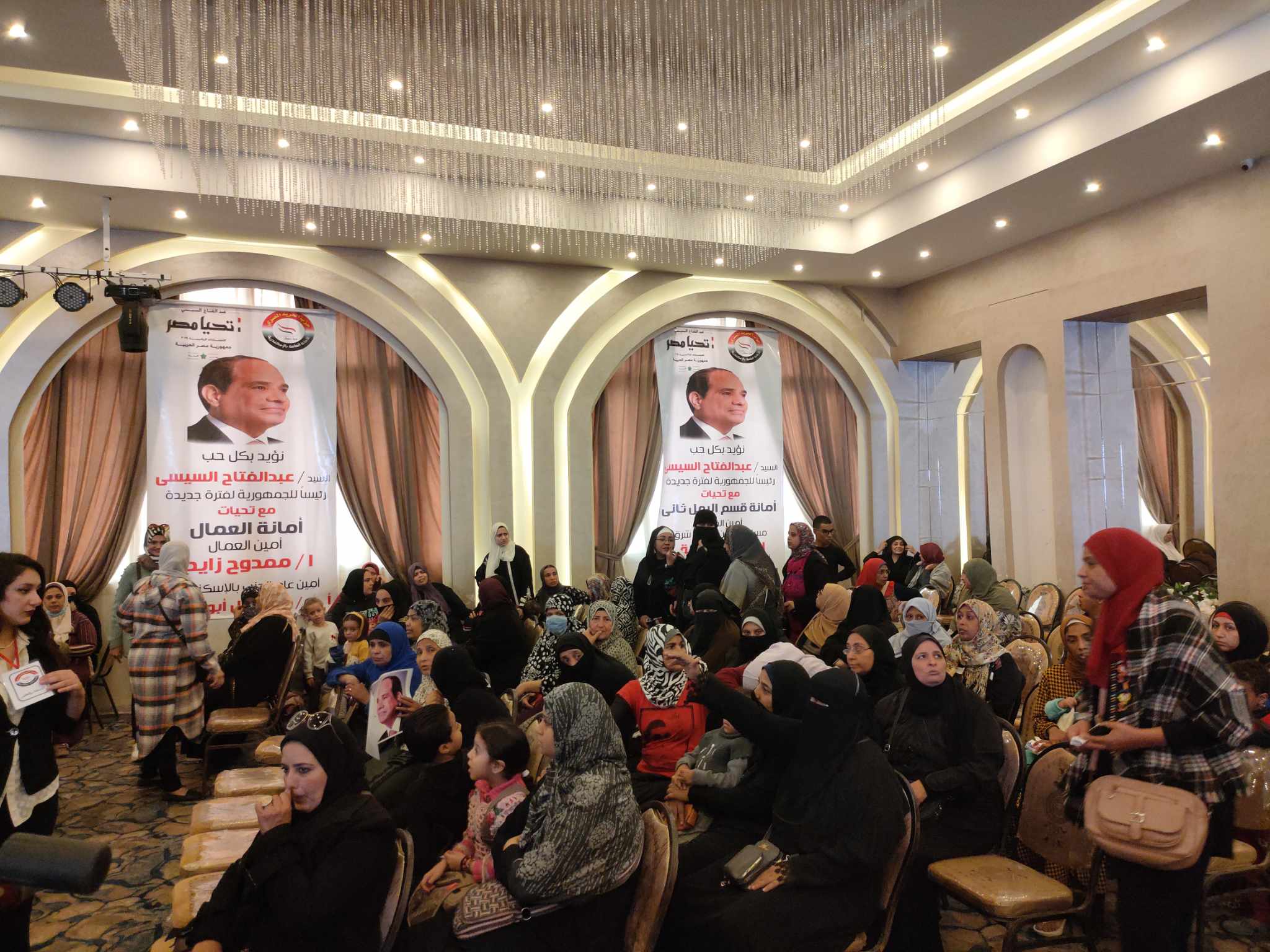توافد قيادات وأعضاء حزب الحرية المصري بمؤتمر دعم المرشح عبد الفتاح السيسي