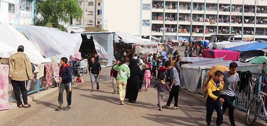 آلاف النازحين الفلسطينيين داخل مراكز الإيواء (8)