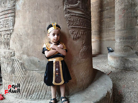 طفل-بالزي-الفرعونى-على-جدران-معبد-إسنا