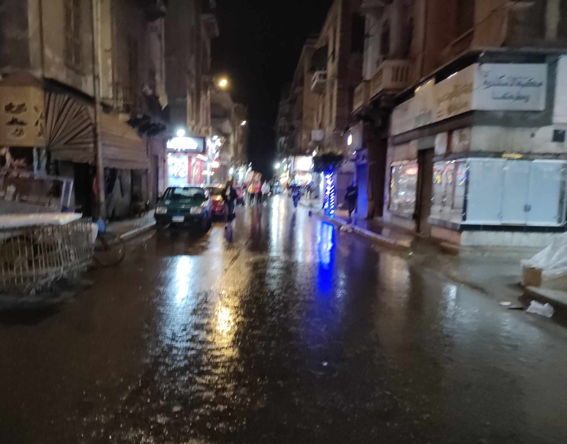 امطار  متوسطه علي وسط الإسكندرية