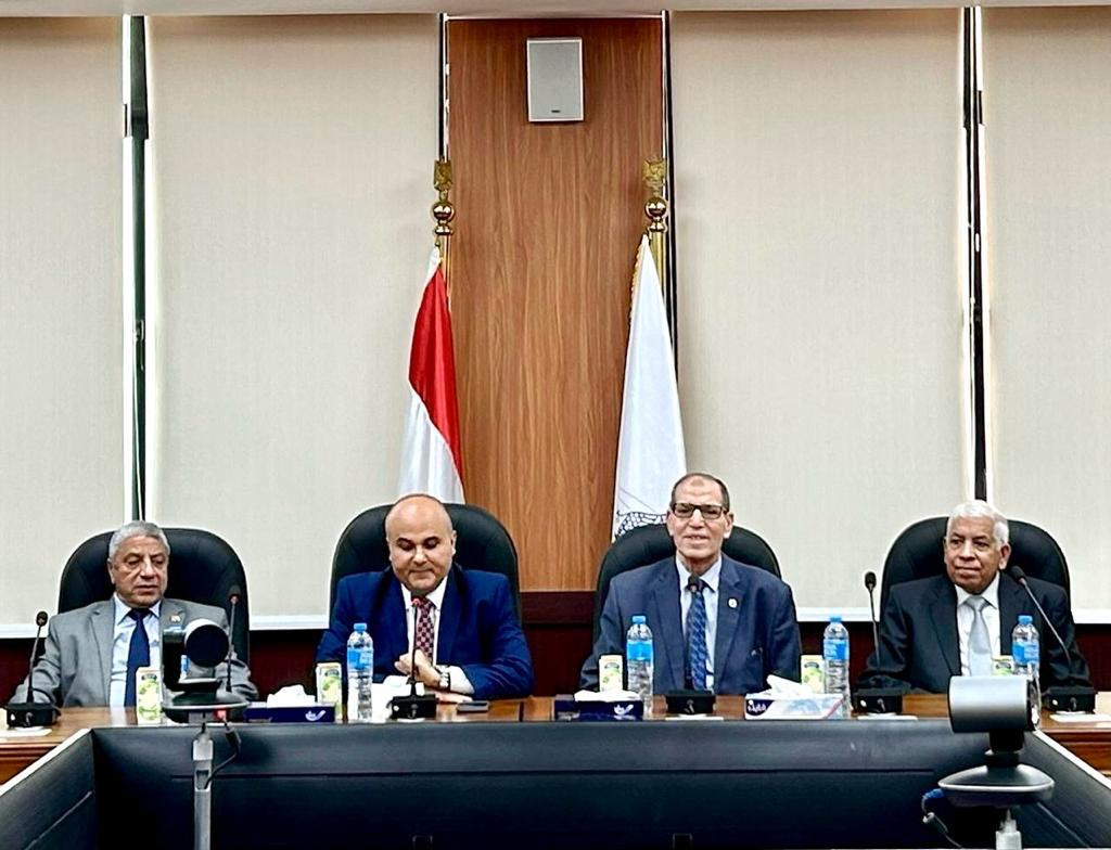 رئيس النيابة الإدارية يزور رئيس جامعة عين شمس وعميد كلية الحقوق  (9)