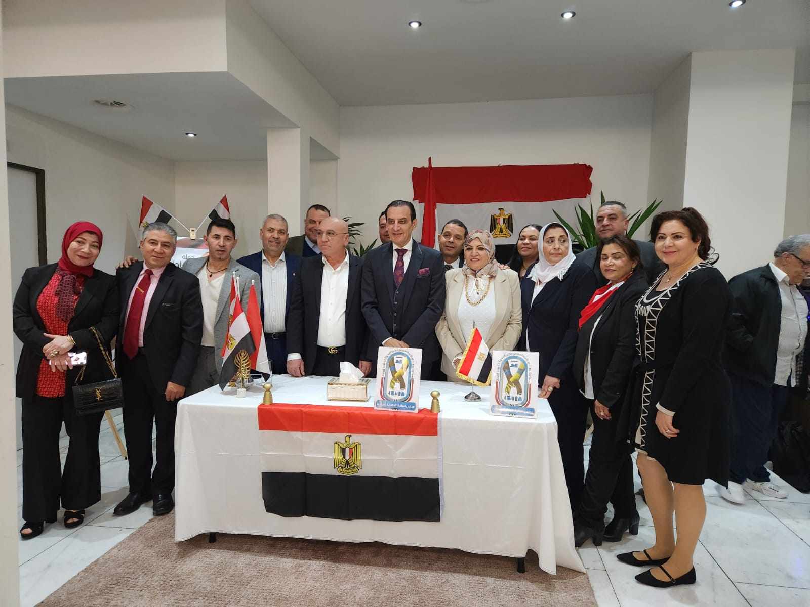 أعضاء الحملة و الجالية المصرية بهولندا