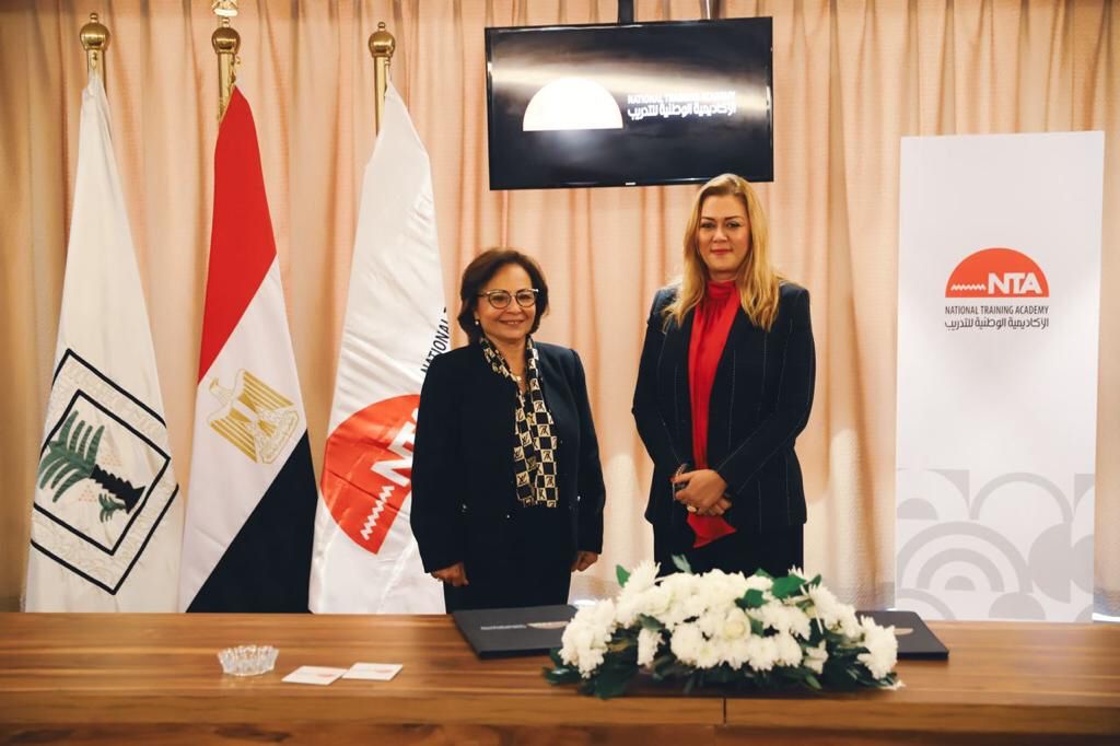 الدكتورة رشا راغب والمهندسة نيفين عثمان الأمين العام لمجلس القومي للأمومة والطفولة