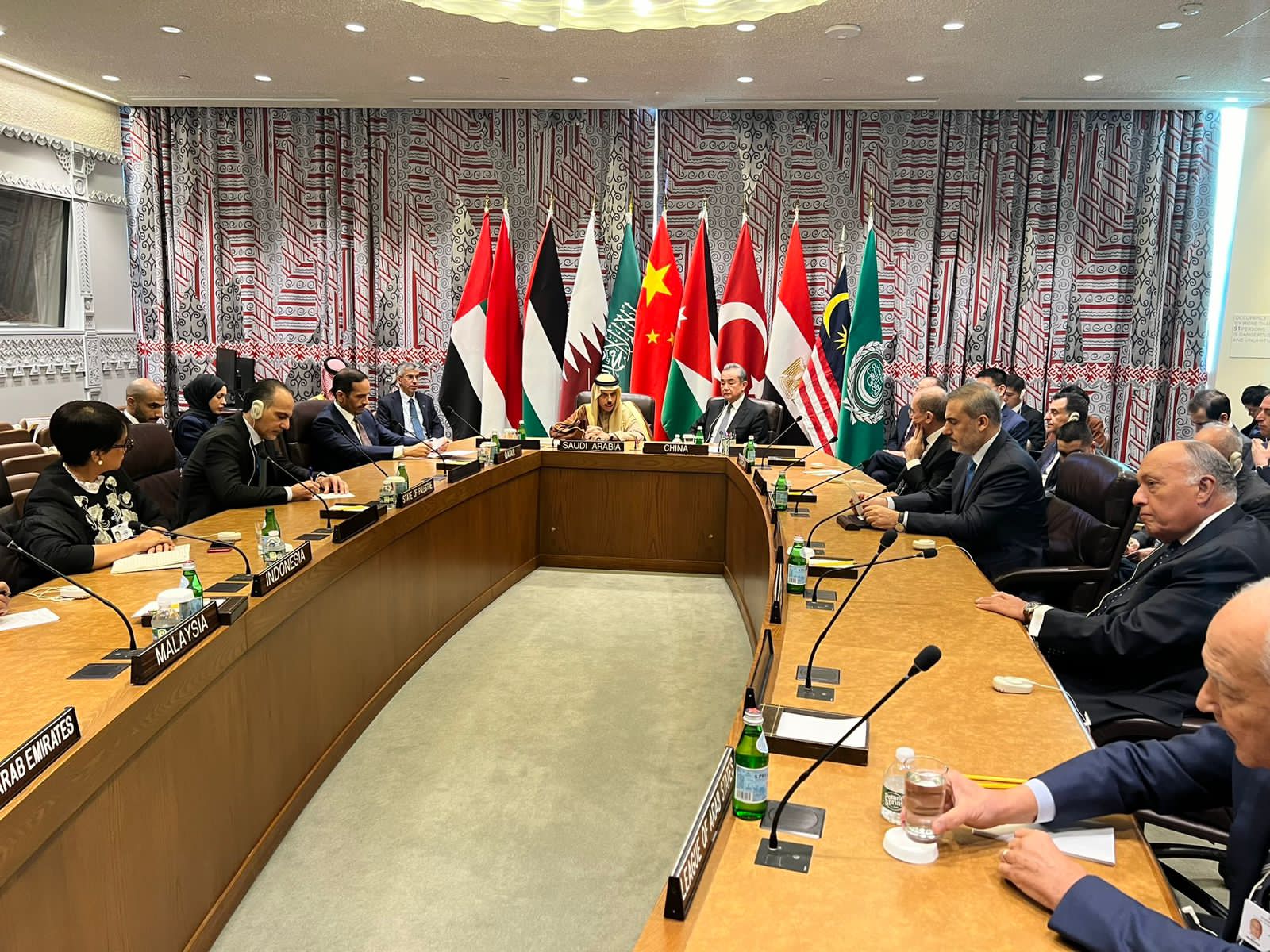 أعضاء اللجنة الوزارية العربية الإسلامية يلتقون وزير الخارجية الصينى