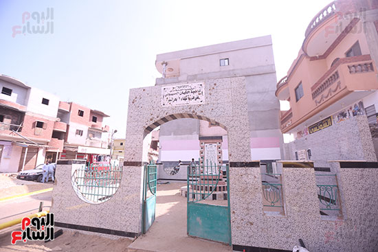 مدخل النُصب التذكارى لشهداء مدرسة بحر البقر