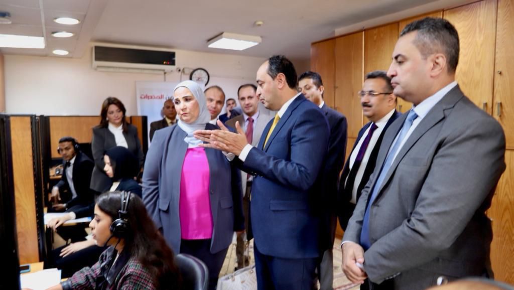 الدكتورة نيفين القباج وزيرة التضامن ورئيس مجلس إدارة صندوق مكافحة الإدمان تتفقد الخط الساخن