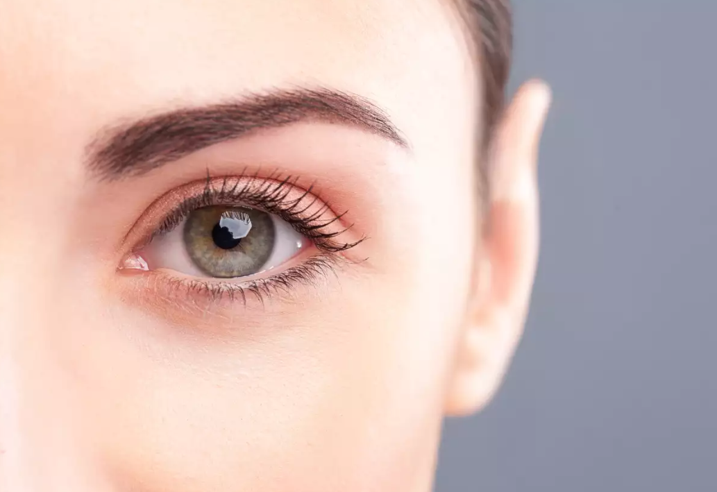 علاج جفاف الجلد حول العين