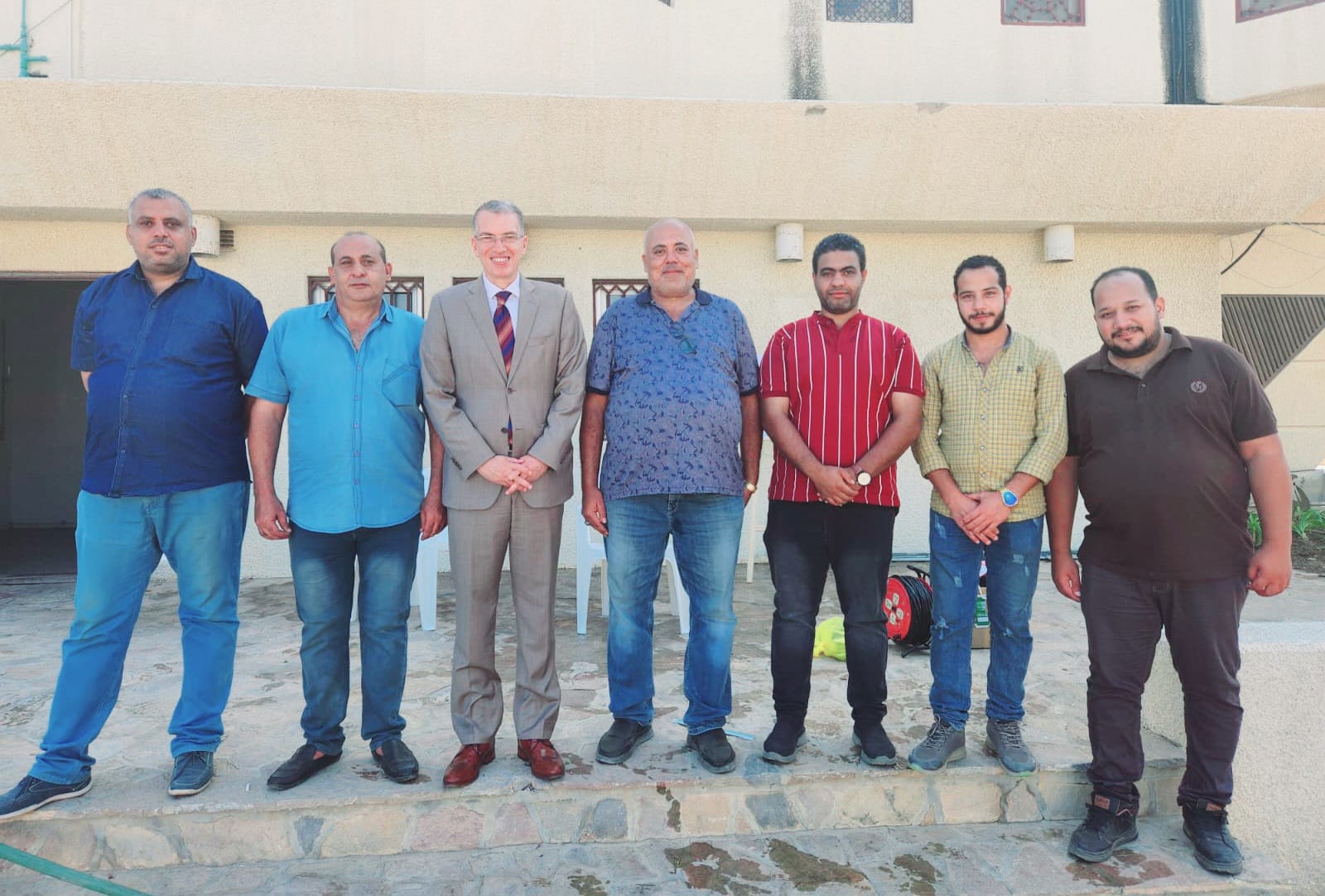 السفير خالد راضى وعدد من موظفى السفارة