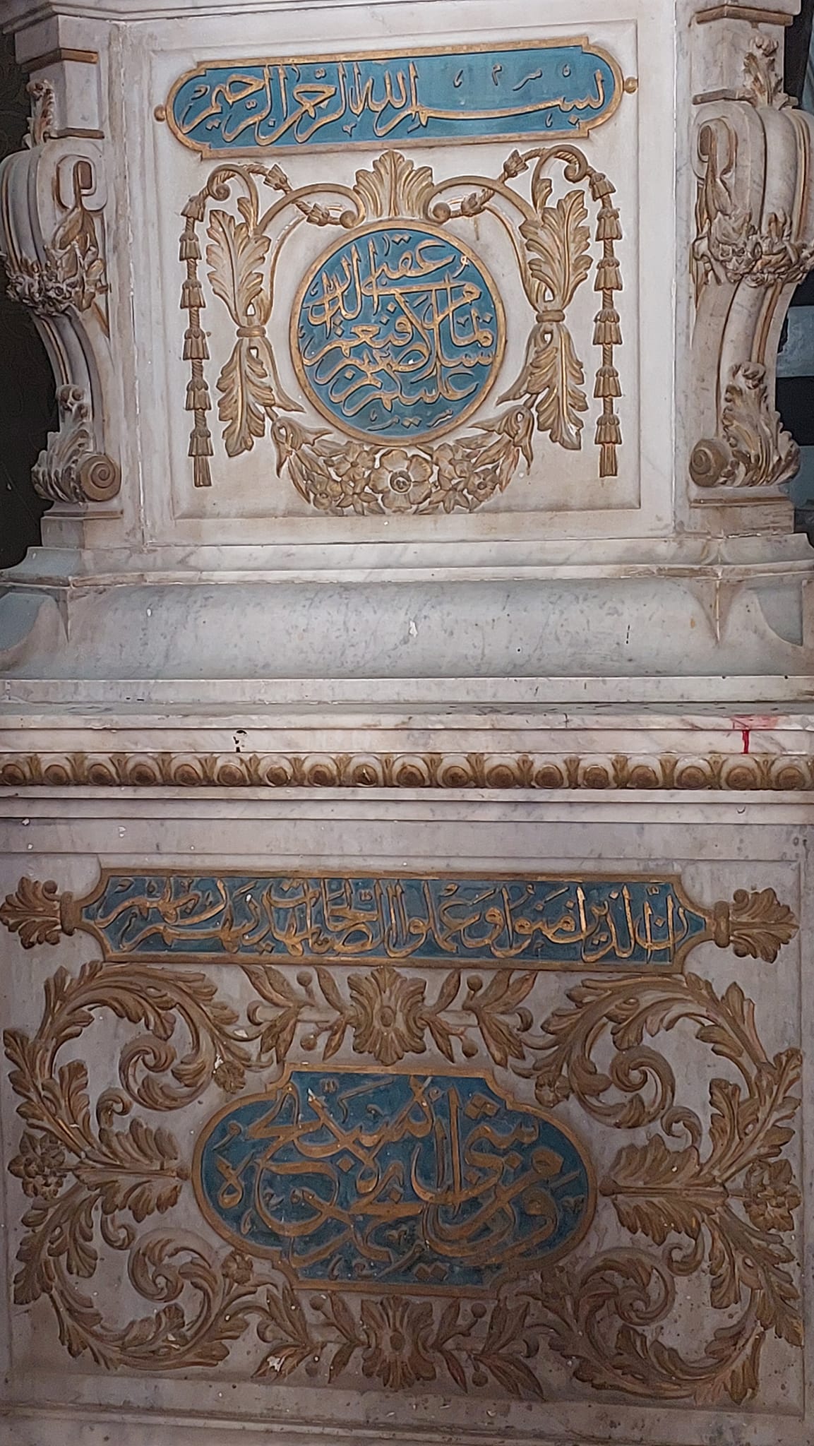 شاهد قبر احمد باشا المنشاوي مصنوع من الرخام الإيطالي