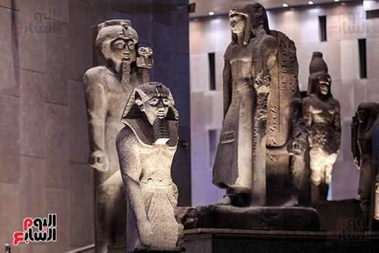 مجموعة تماثيل فرعونية