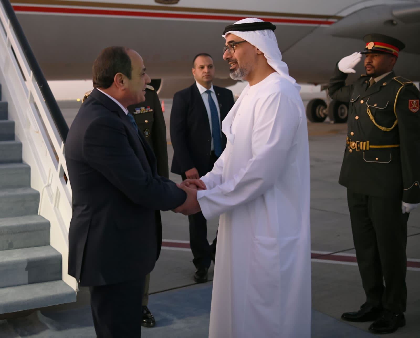 الرئيس السيسىي يصل إلى دبى للمشاركة فى قمة المناح “ كوب 28