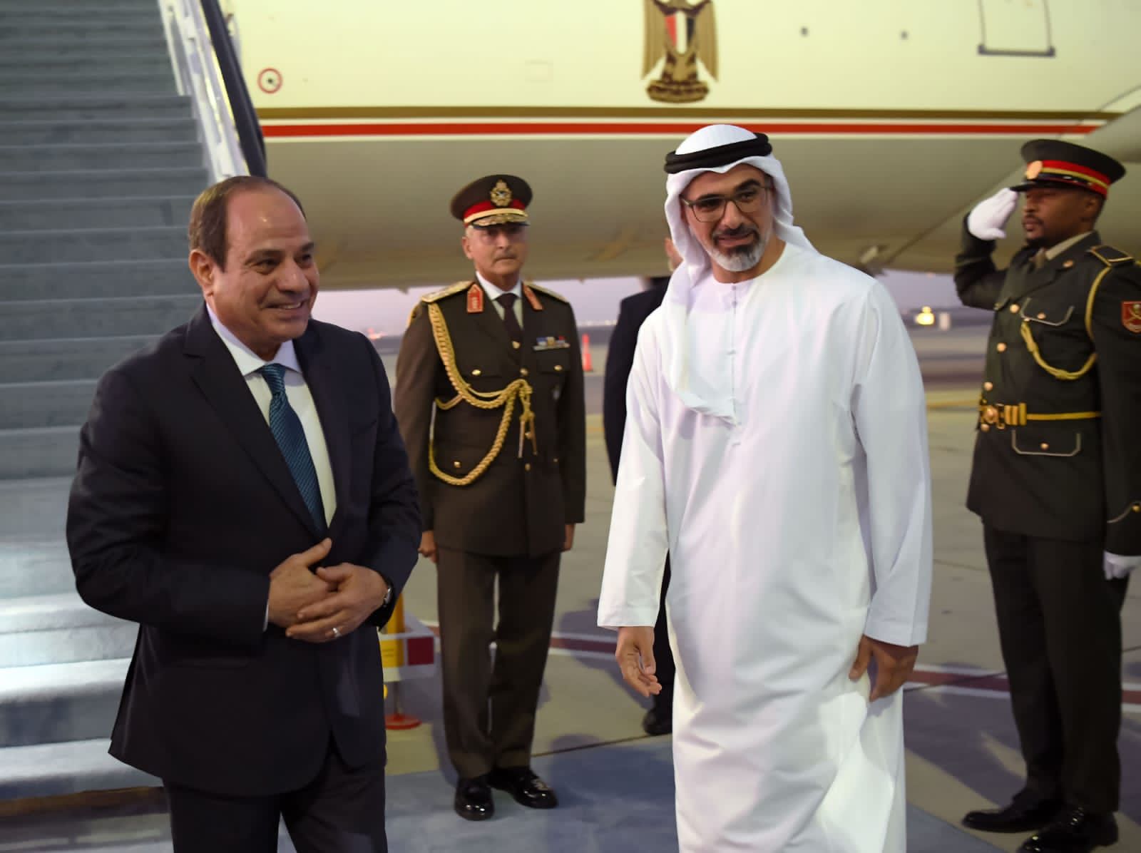 ترحيب إماراتي بالزئيس السيسى لدى وصوله دبي ترحيب إماراتي بالزئيس السيسى لدى وصوله دبي