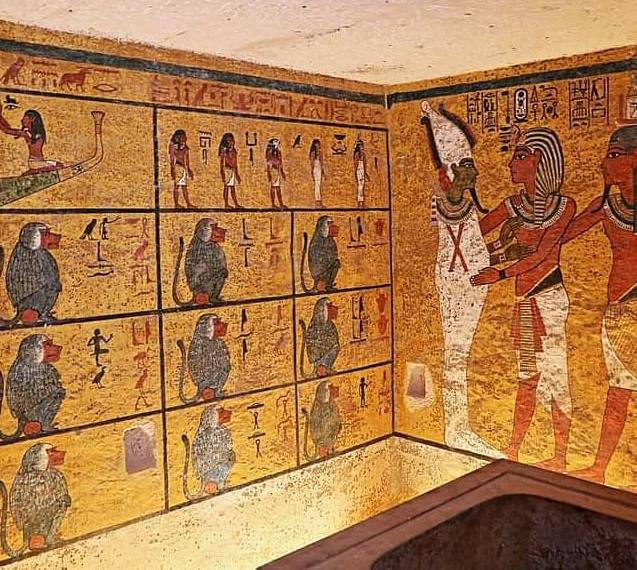 الرسومات داخل مقبرة الملك توت عنخ آمون بالأقصر
