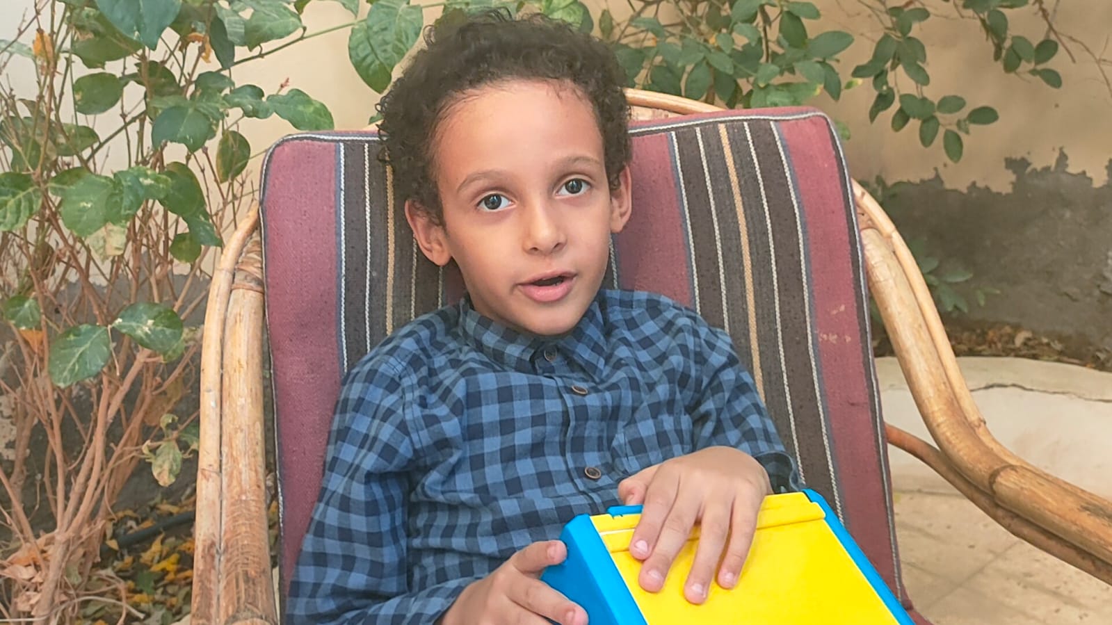 أحمد شهير طفل تبرع بحصالته لصالح غزة (8)