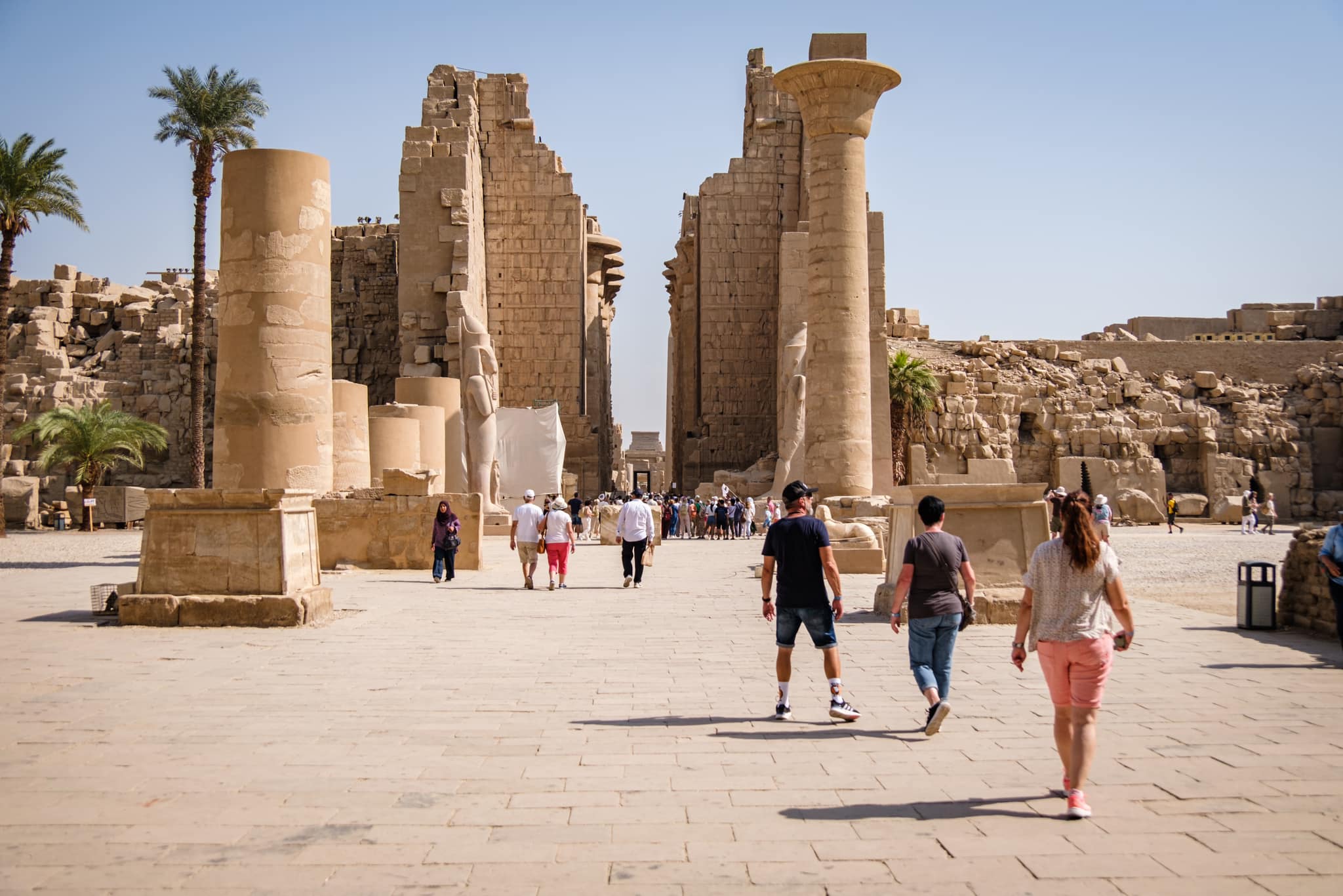 توافد السائحين على المعابد الفرعونية بالأقصر