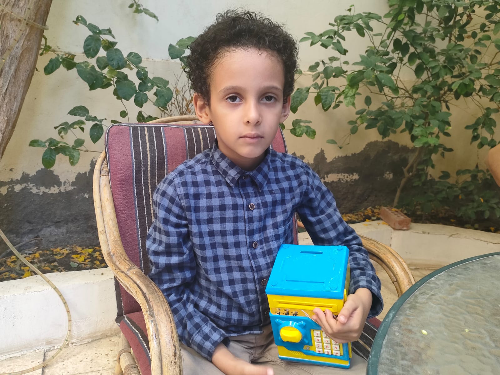 أحمد شهير طفل تبرع بحصالته لصالح غزة (11)