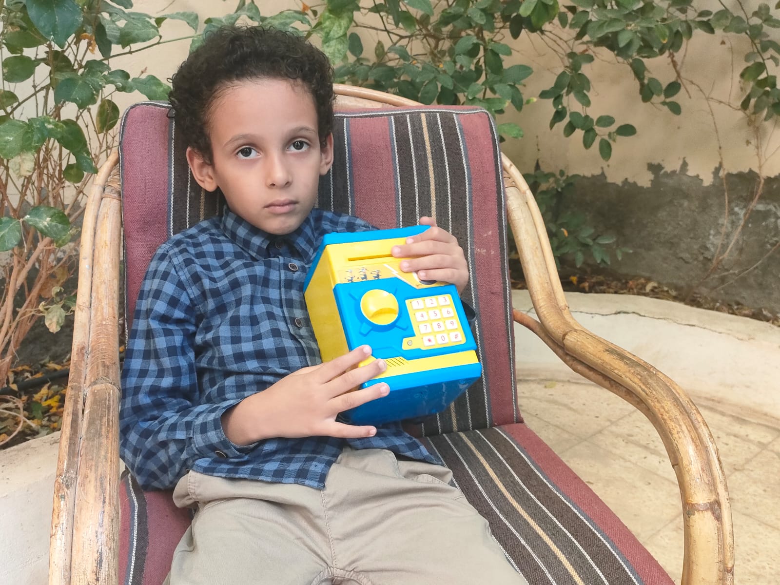 أحمد شهير طفل تبرع بحصالته لصالح غزة (9)