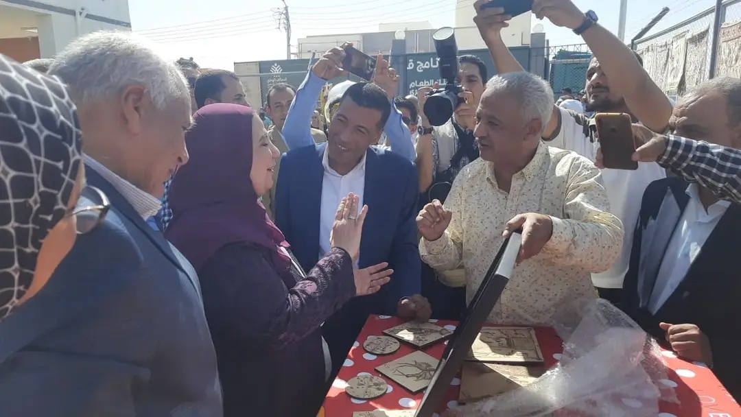 وزيرة التضامن الاجتماعى تفتتح مركز تنمية الأسرة بقرية عثمان بن عفان بالفرافرة (8)