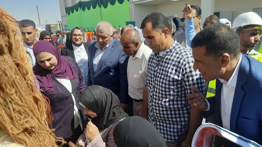 وزيرة التضامن الاجتماعى تفتتح مركز تنمية الأسرة بقرية عثمان بن عفان بالفرافرة (11)