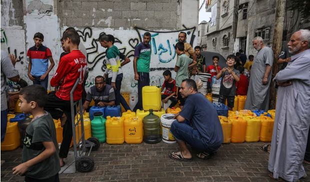 انتظار المياه فى غزة