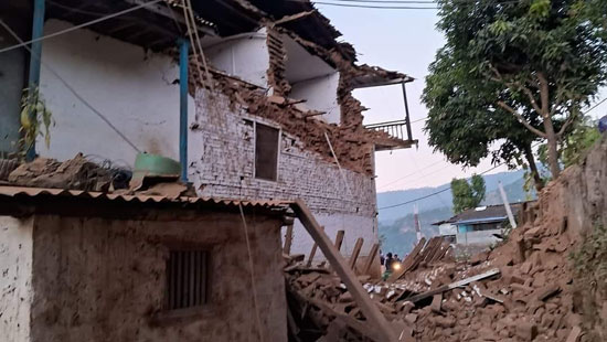 دمار كامل للمنازل نتيجة الزلزال   (5)