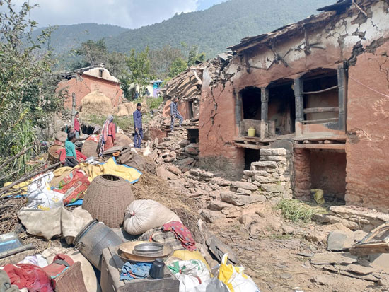 دمار وخراب نتيجة الهزات الارضيه فى النيبال  (2)