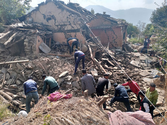 دمار وخراب نتيجة الهزات الارضيه فى النيبال  (1)
