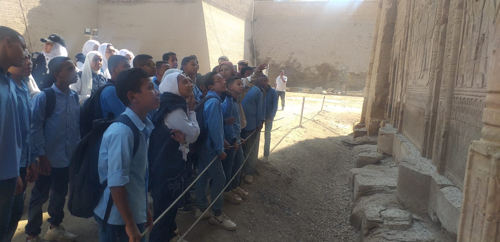 زيارة لـ40 طالب وطالبة بالإعدادية لمعبد إسنا