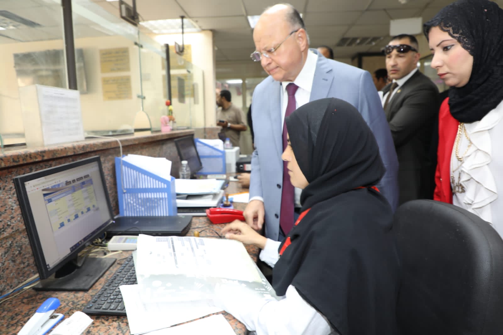 محافظ القاهرة يتفقد المركز التكنولوجي بحى عين شمس لمتابعة مستوى الخدمات 3