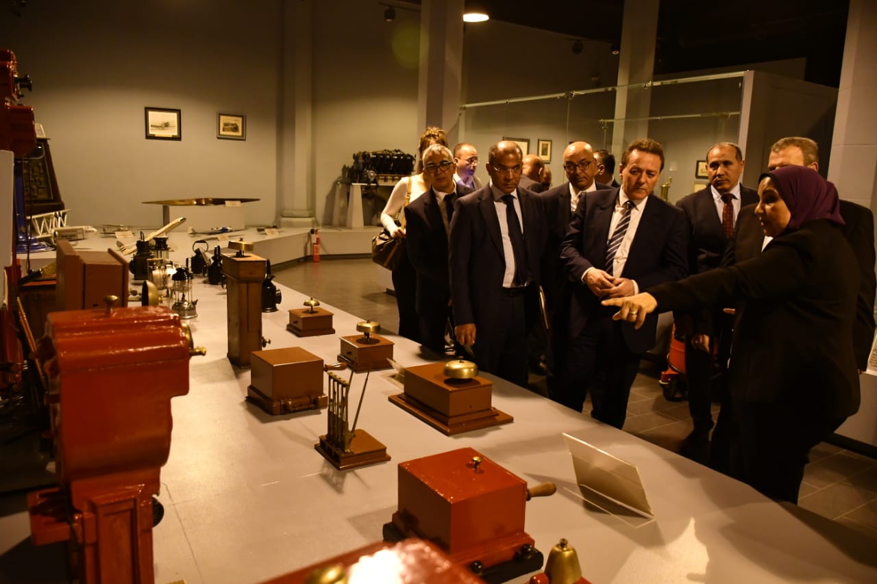 وزير النقل المغربى يزور متحف السكة الحديد 1