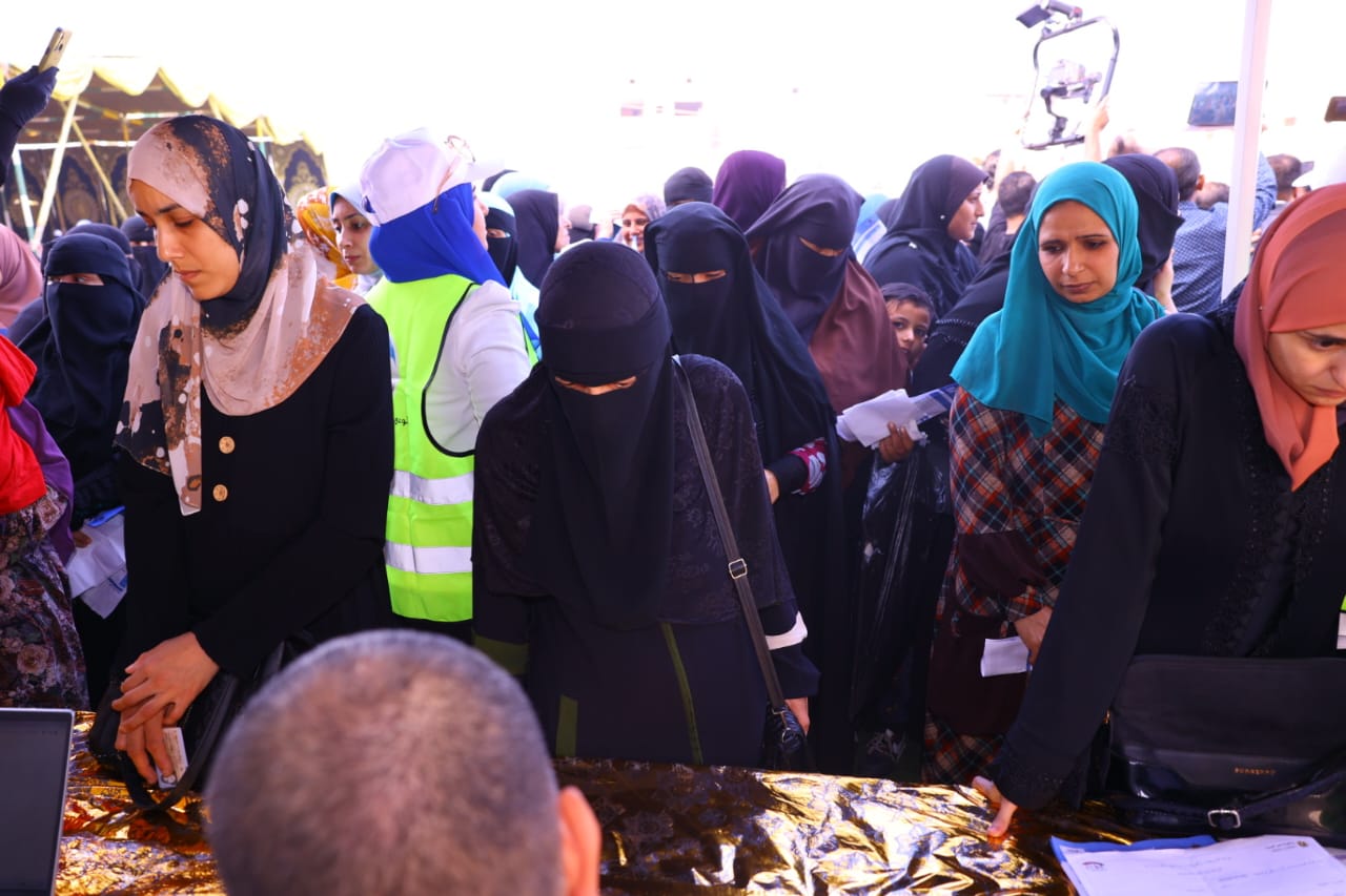 اسر محافظة الدقهلية تتوافد على مراكز  خدمات وزارة التضامن
