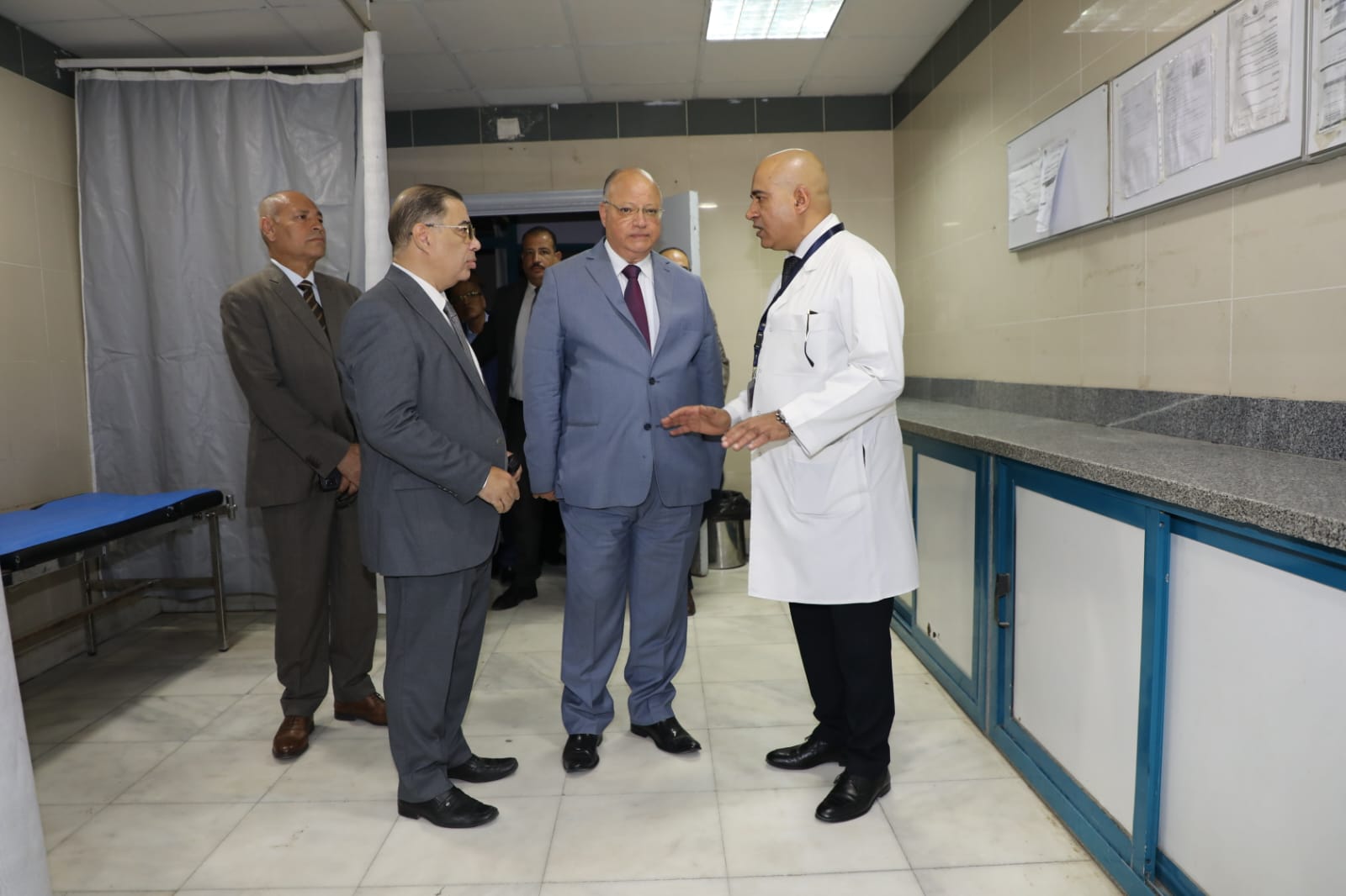 محافظ القاهرة يتفقد مستشفى عين شمس العام (7)