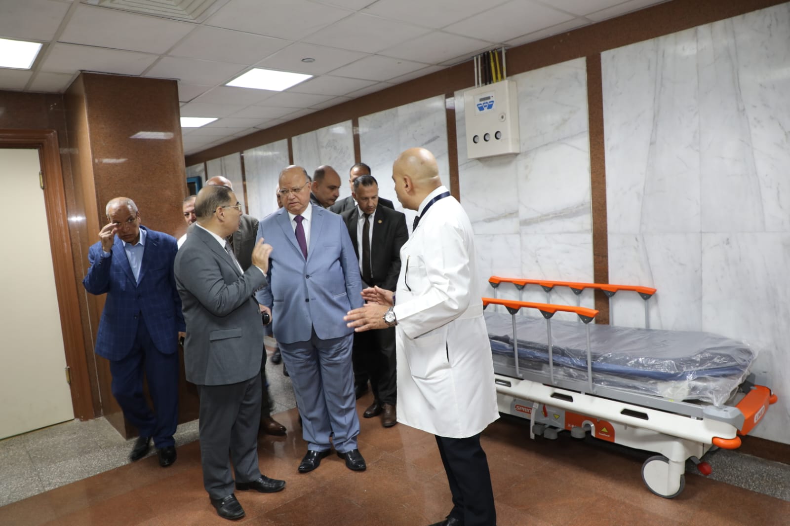 محافظ القاهرة يتفقد مستشفى عين شمس العام (5)