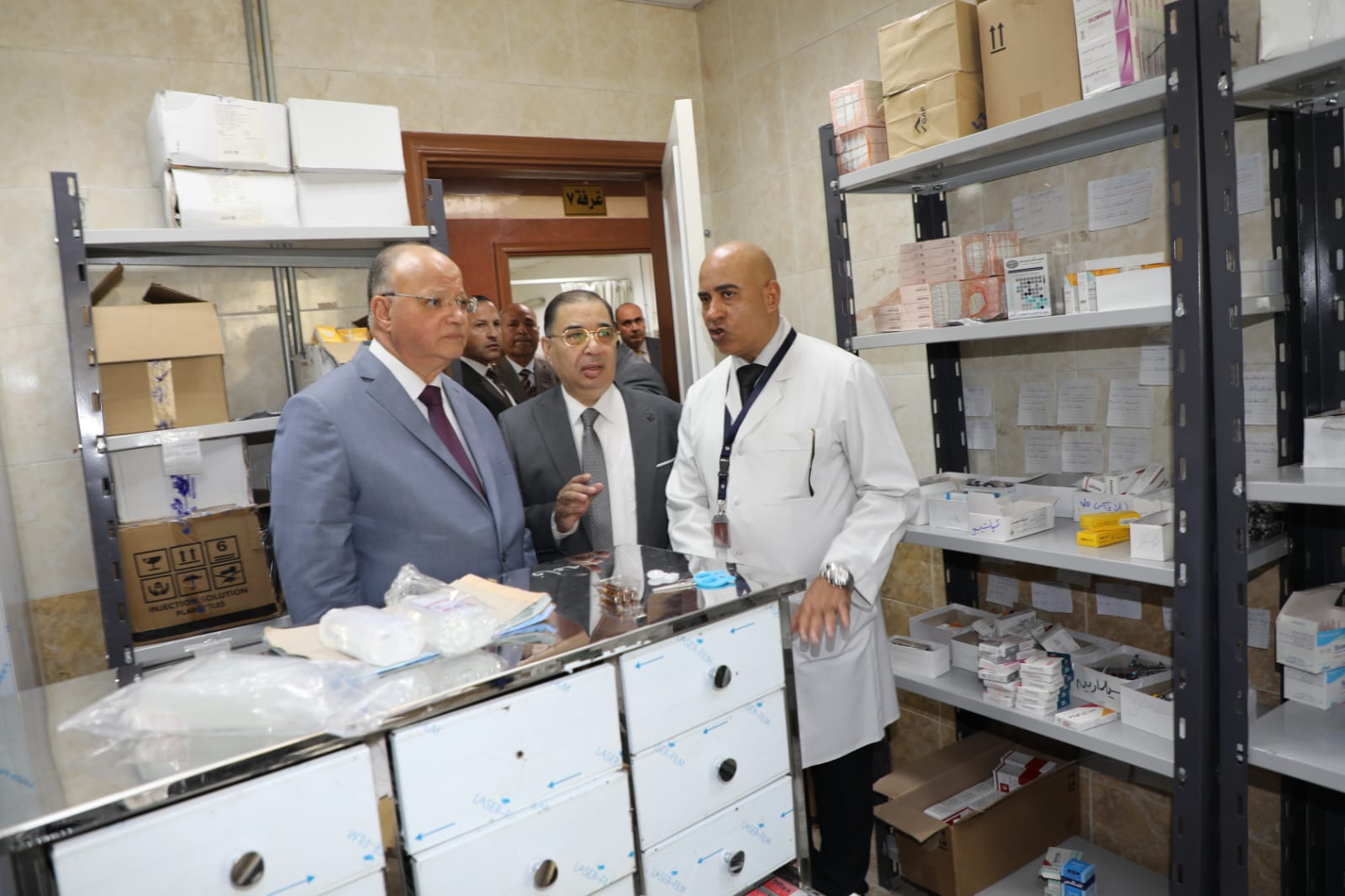 محافظ القاهرة يتفقد مستشفى عين شمس العام (4)