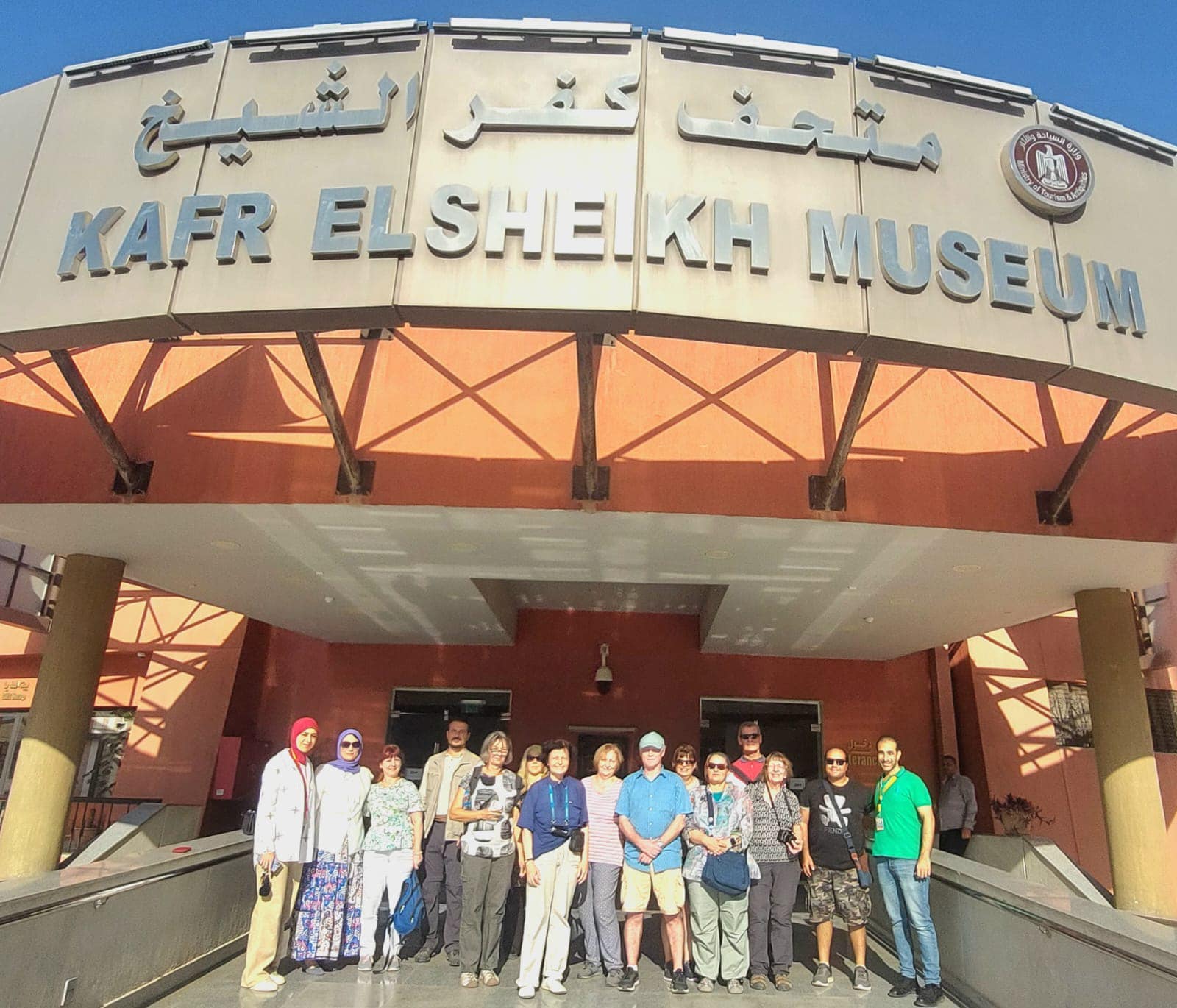 الوفد المجري خلال زيارته لمتحف كفر الشيخ
