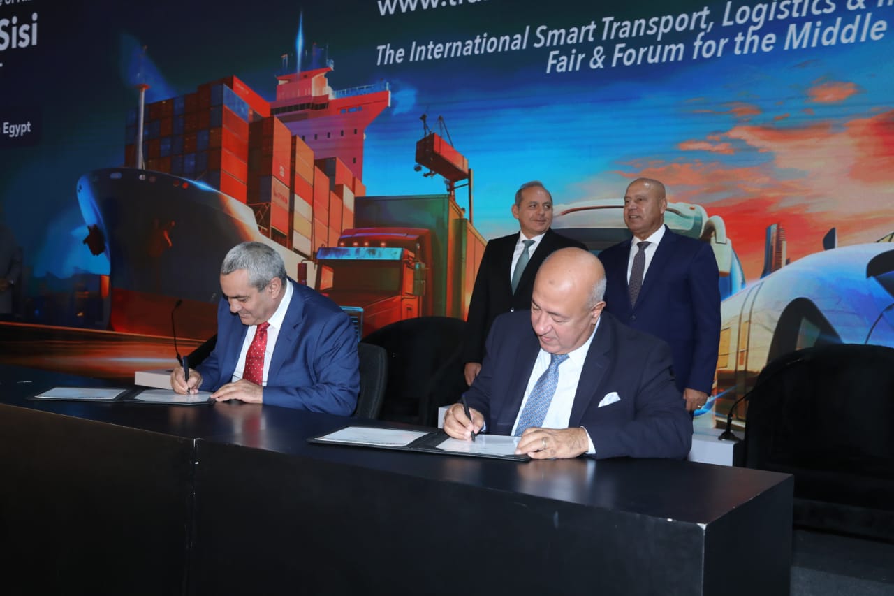 وزير النقل يشهد توقيع عقد وبرتوكول تعاون واصدار ترخيص في مجال النقل البرى 3