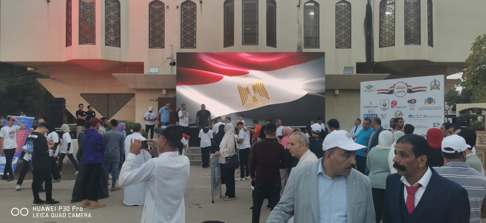 حشود الناخبين بمحيط السفارة المصرية لدي مسقط