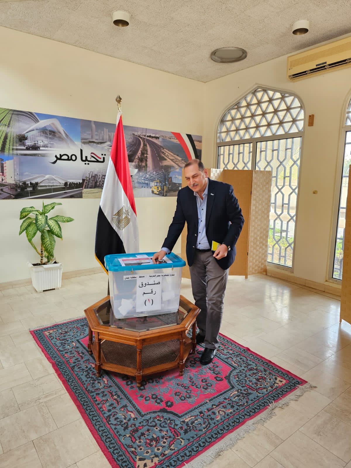 انتظام التصويت فى سفارة مصر لدى السلطنة